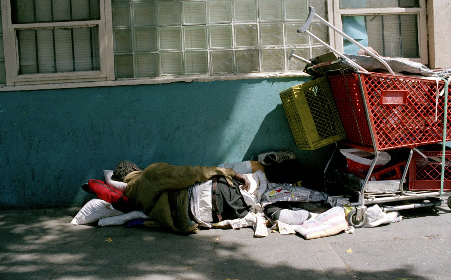 Los Angeles 2004 - Skid Row  - Homeless in San Pedro Street *** Local Caption *** 00216063