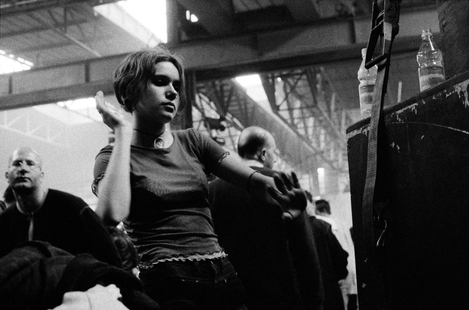 Bologna, 1997 - Girl Dancing at Centro Sociale Livello 57. ><
Bologna, 1997 - Una ragazza balla al Centro Sociale 1997.