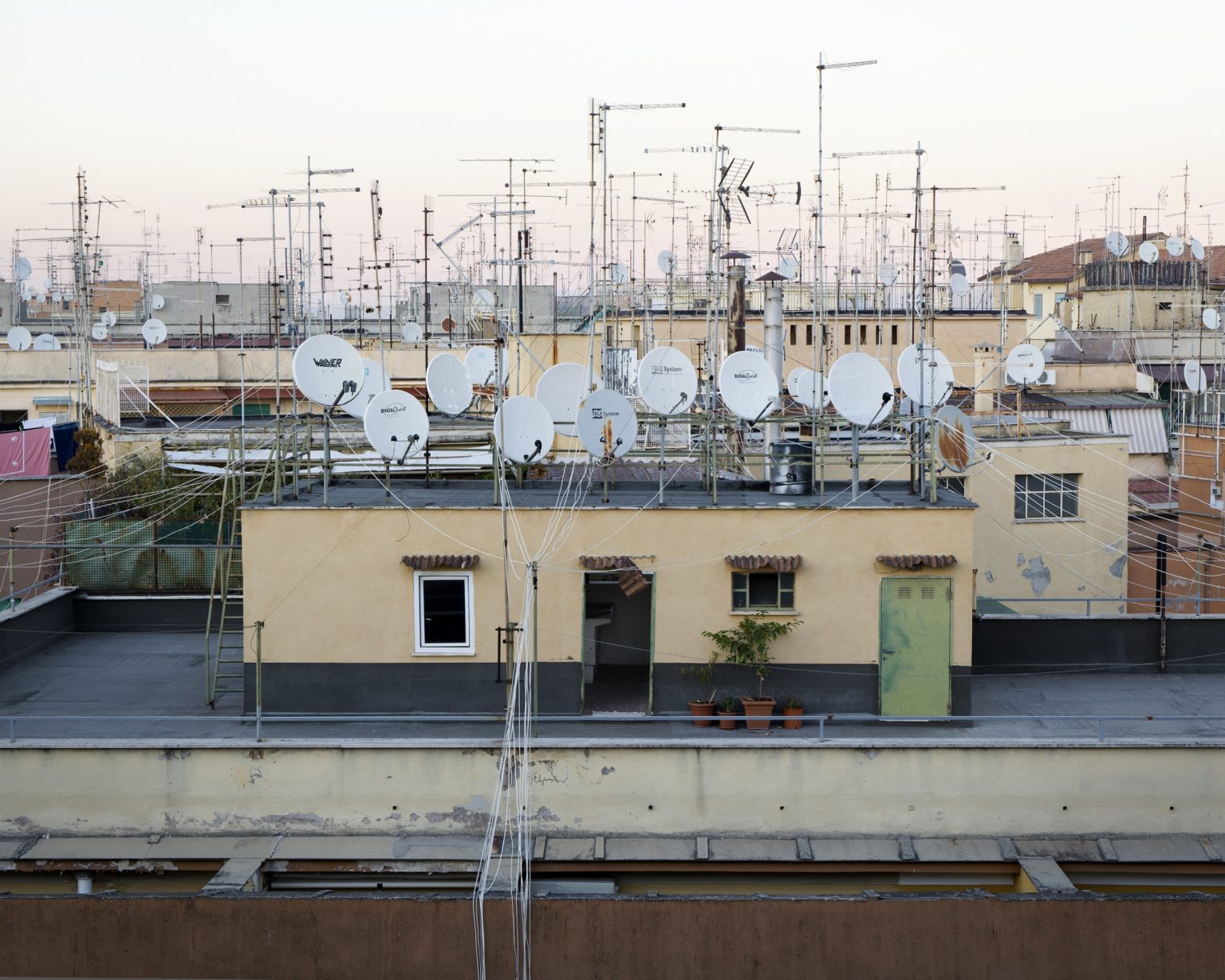 Rome, December 2015 - view over the houses of Torpignattara district from via Guido Cora.
><
Roma, dicembre 2015 - veduta sulle abitazioni di Tor Pignattara da via Guido Cora.