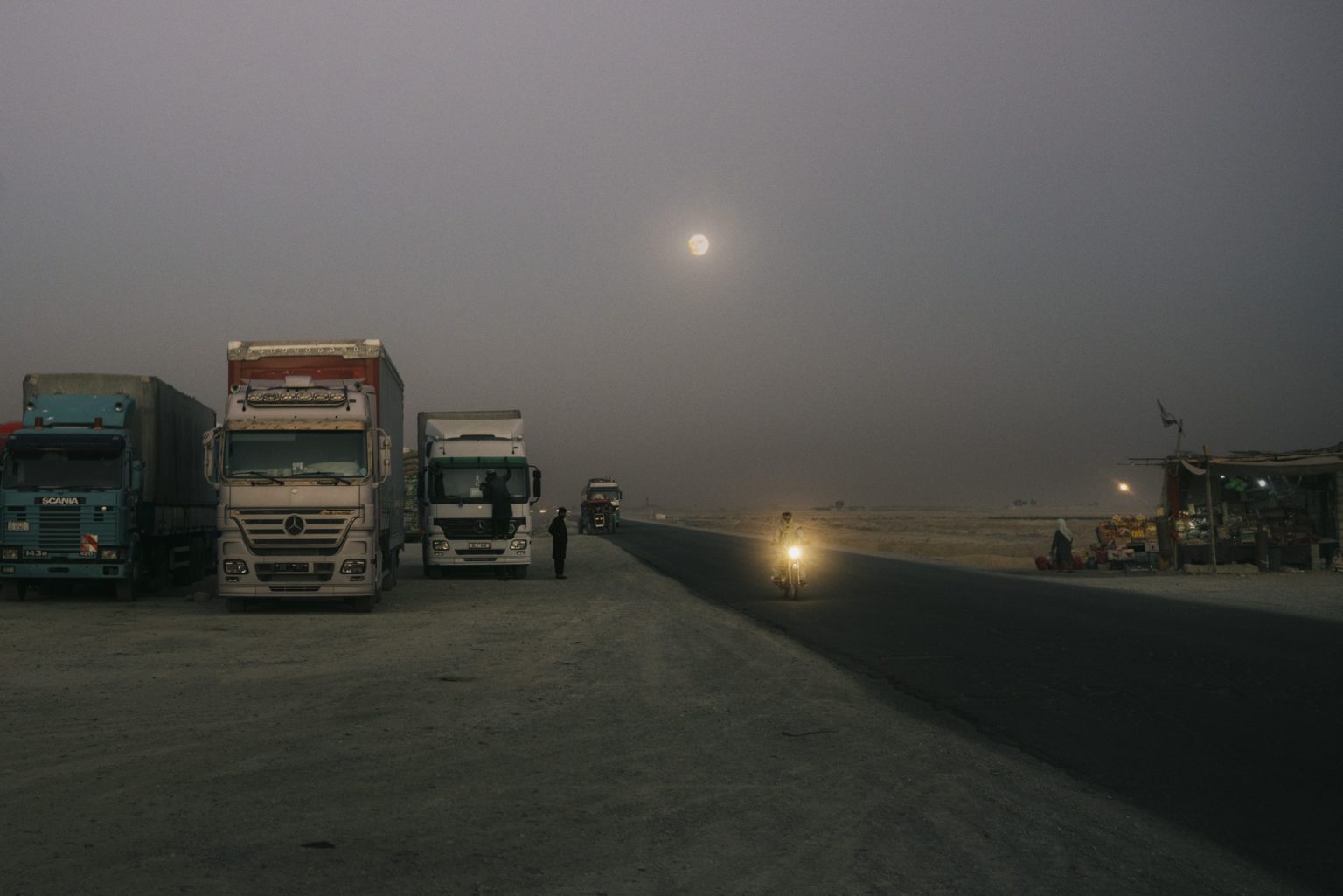 ZABUL, AFGHANISTAN - OCTOBER 19:
Truck drivers wait to enter the city of Kandahar in the evening.
(Photo by Lorenzo Tugnoli/ The Washington Post)