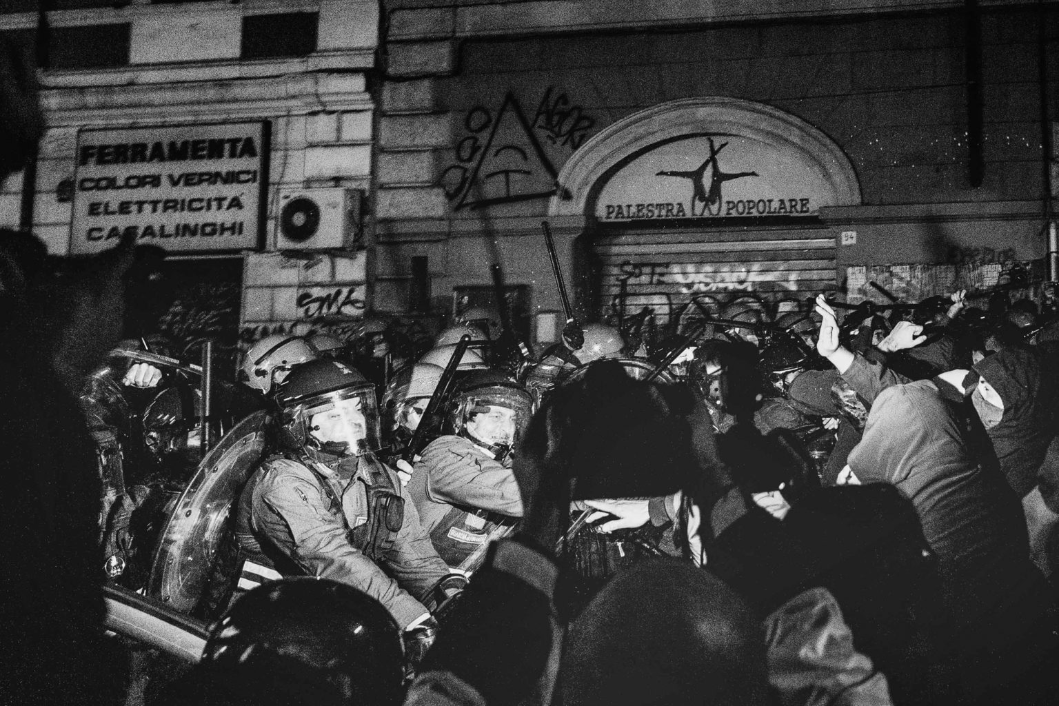 protest-in-roma-againts-the-eviction-of-the-nuovo-cinema-palazzo-2