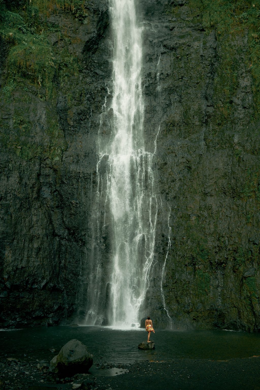 waterfall-in-tahiti-french-polynesia-2023