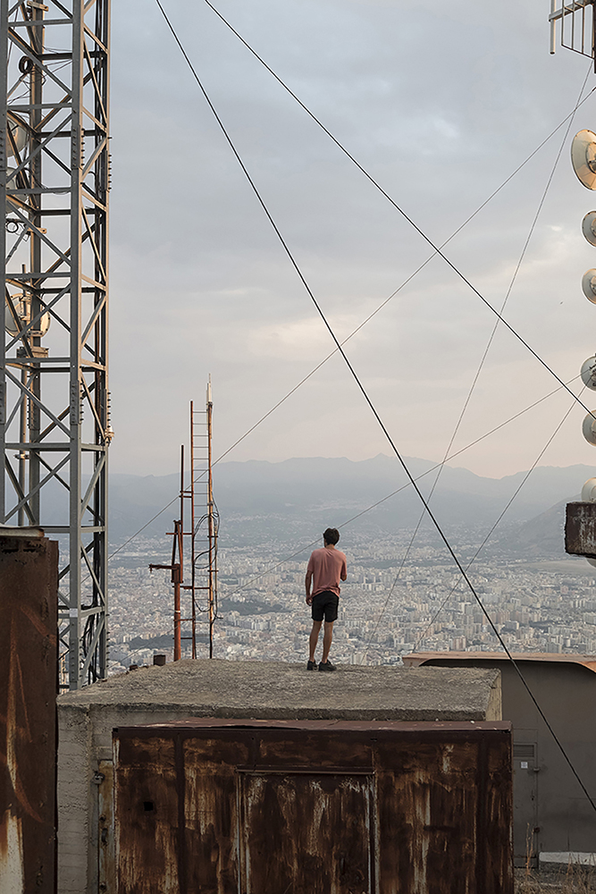 guy-overlooking-palermo-palermo-italy-2018