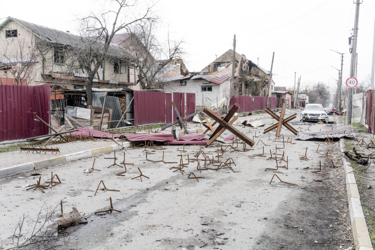 01563893 UKRAINE, Bucha. April 06, 2022 - Barricades near the bridge that conncects Irpin and Bucha.*** SPECIAL   FEE   APPLIES *** *** Local Caption *** 01563893