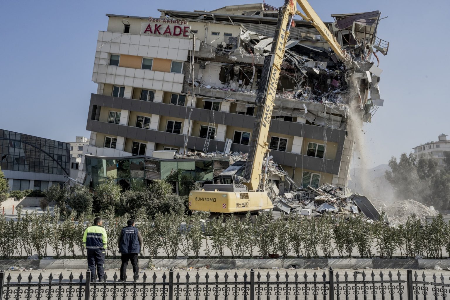 Antakya, Turkey, February 2023 - The aftermath of the earthquake that hit southern Turkey and northern Syria. The earthquake-damaged academy hospital of the city of Antakya is torn down by authorities. ><
Antakya, Turchia, febbraio 2023  Le conseguenze del terremoto che ha colpito la Turchia del Sud e la Siria del nord.